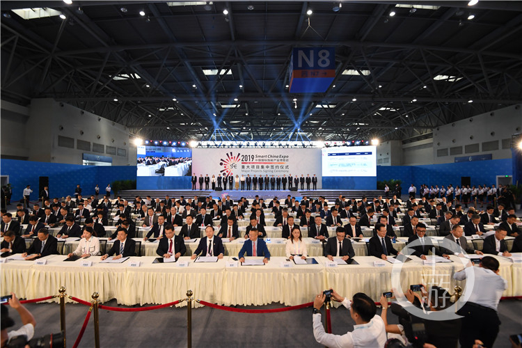 5725623291fce2ce5fd6f90df6274ce9.jpg 智博会重大项目签约(3226971)-20190826163422_看图王.jpg