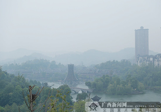 网媒记者走进璧山秀湖公园 烟雨朦胧美如画