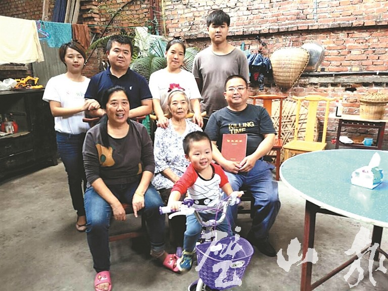 d8db06a203e345a49951ee7bf2449bdb.jpg